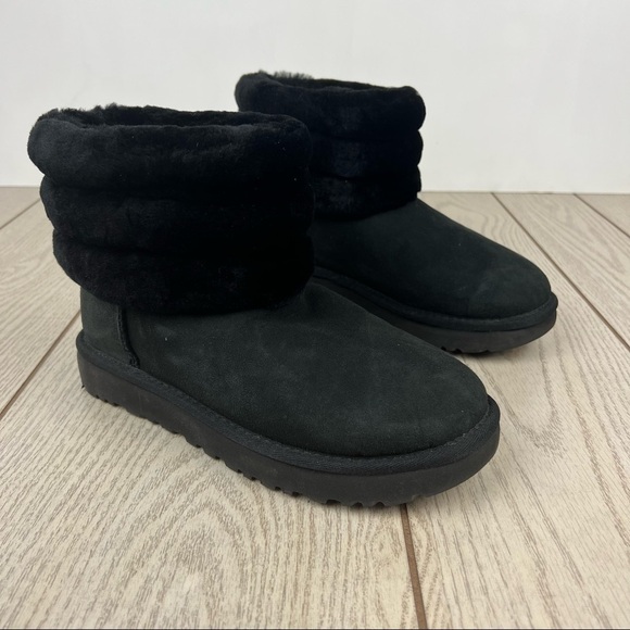 UGG Women's Fluff Mini Quilted Boots US6/EUR37 Black w/ White Logo Heel $160 - Picture 1 of 10